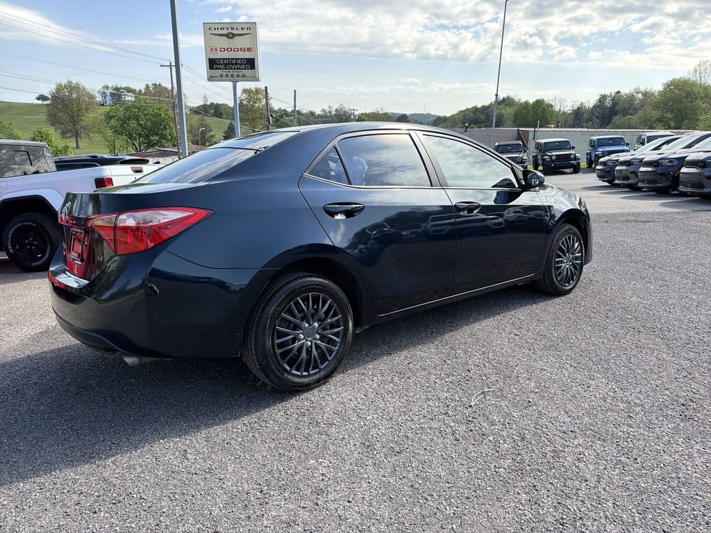 Used 2019 Toyota Corolla LE w/ Carpet Mat Package (TMS) FWD image 4