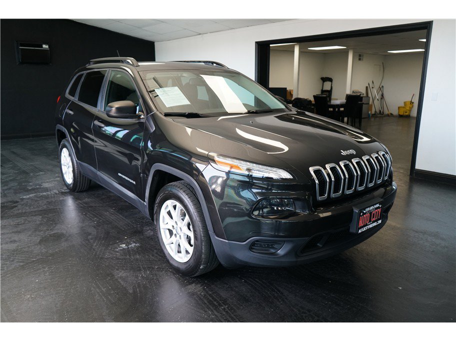 Used 2016 Jeep Cherokee Sport AWD/4WD image 9
