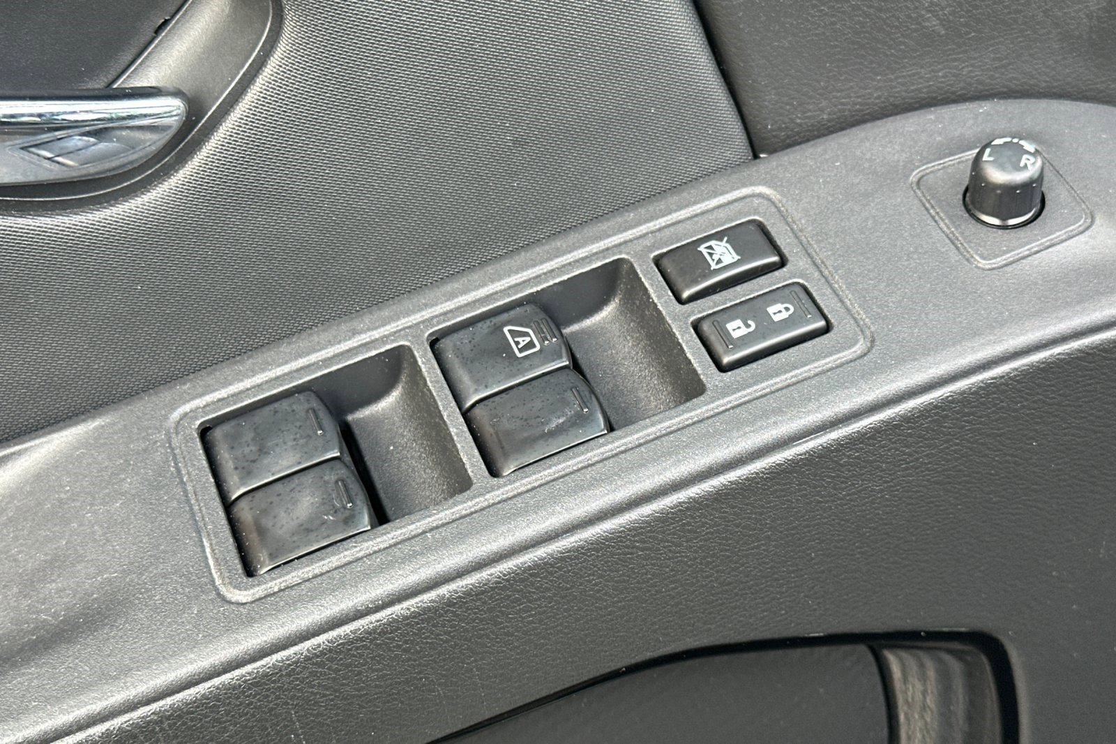 Used 2023 Nissan Frontier SV w/ Midnight Edition Package image 13