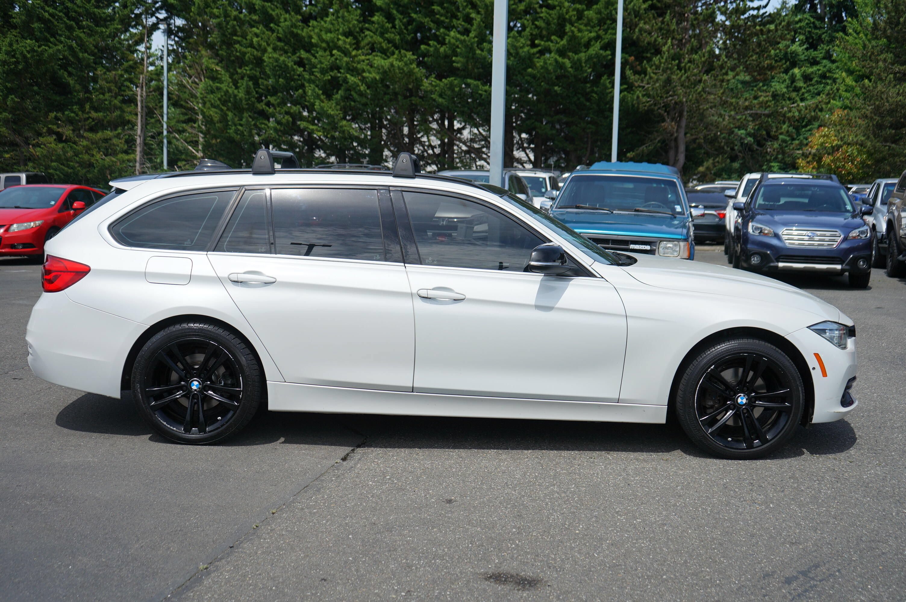 Used 2017 BMW 330i xDrive Wagon AWD/4WD image 8