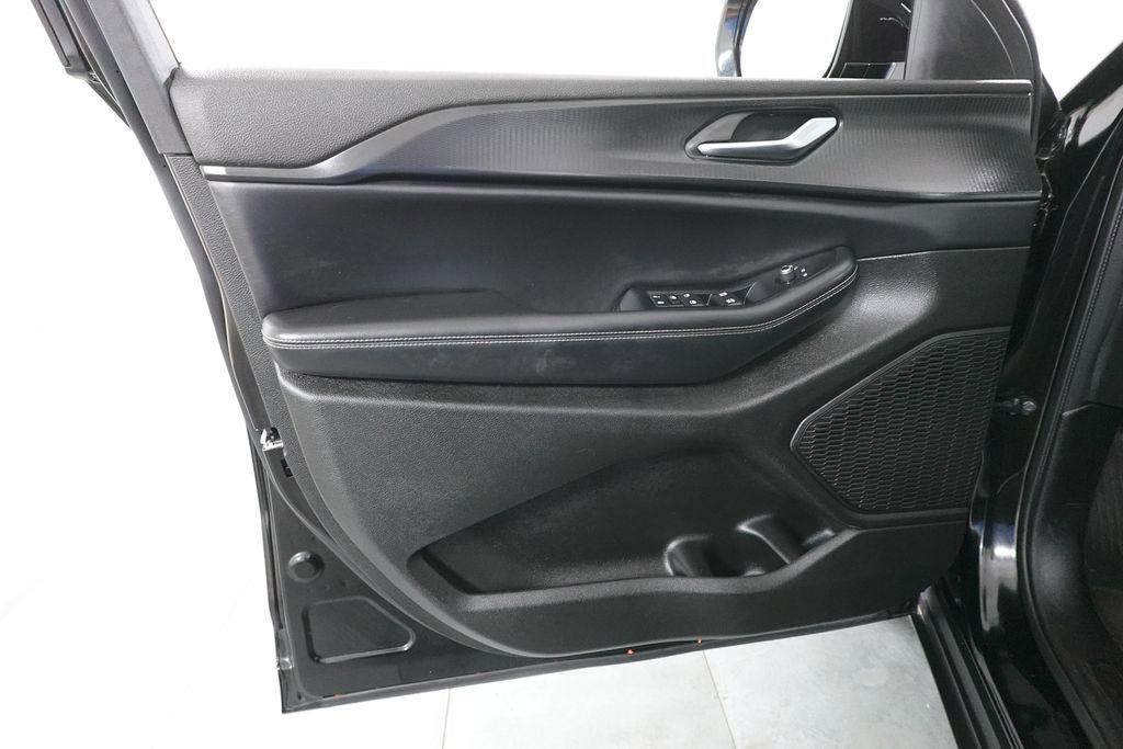 Used 2023 Jeep Grand Cherokee L Altitude image 6