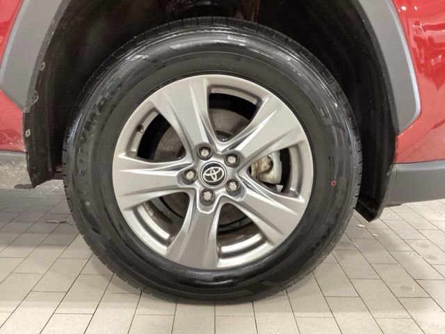 Used 2025 Toyota RAV4 XLE AWD/4WD image 24
