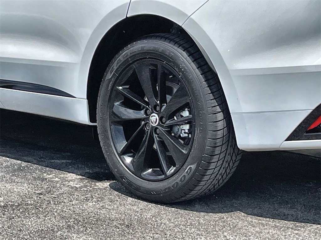 Used 2025 Jaguar F-PACE R-Dynamic S image 11
