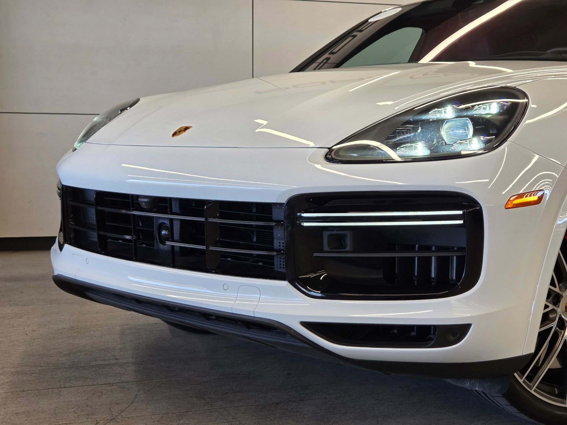 Certified 2023 Porsche Cayenne Turbo AWD/4WD image 25