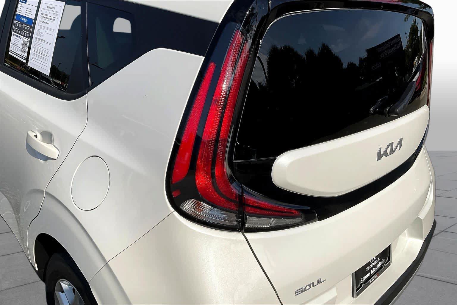 Used 2025 Kia Soul LX w/ LX Technology Package FWD image 28