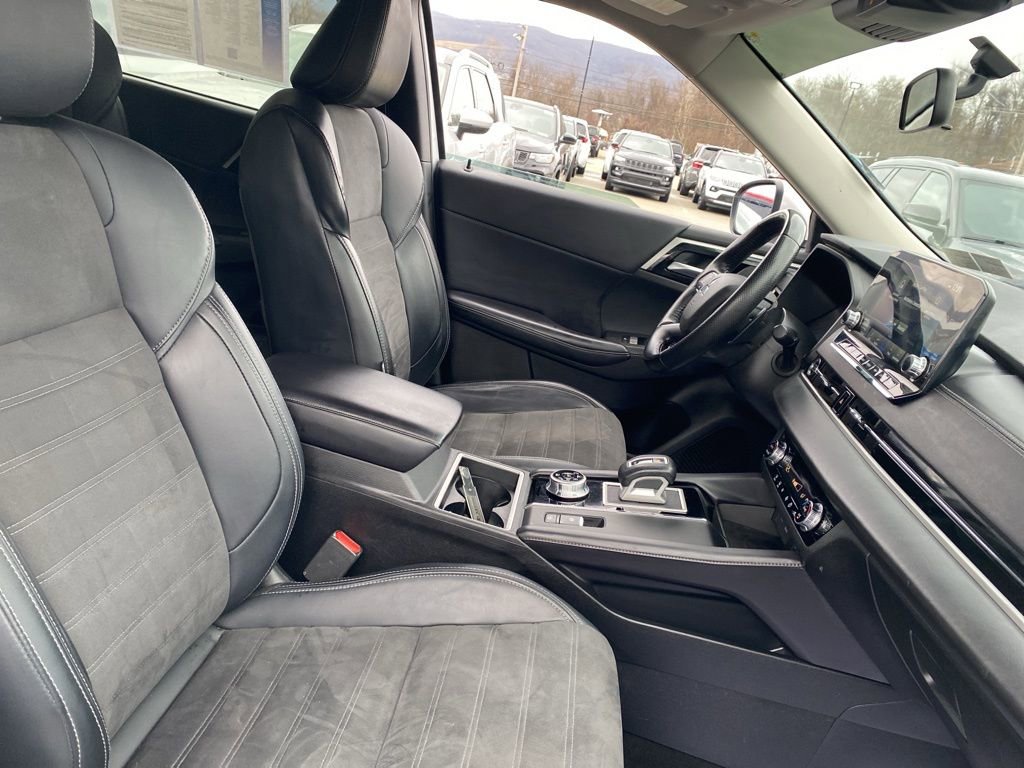 Used 2024 Mitsubishi Outlander SE image 9