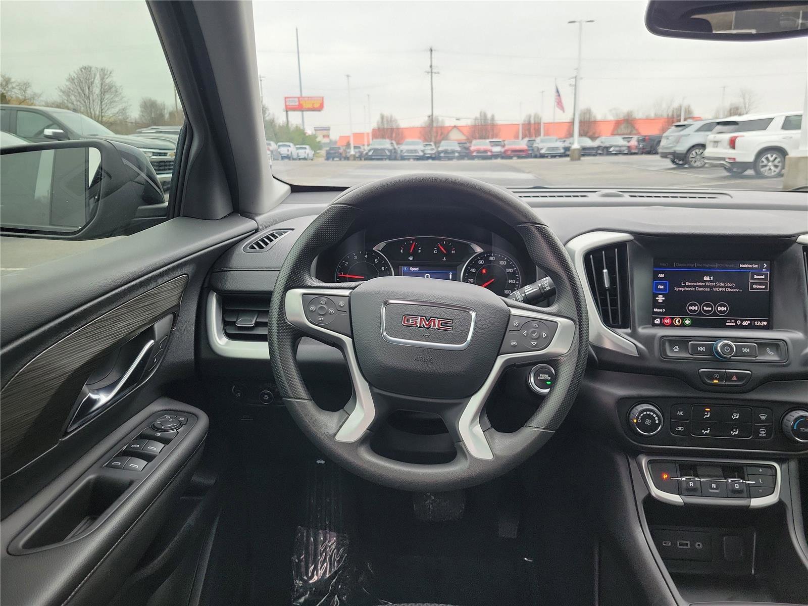 Used 2024 GMC Terrain SLE image 9