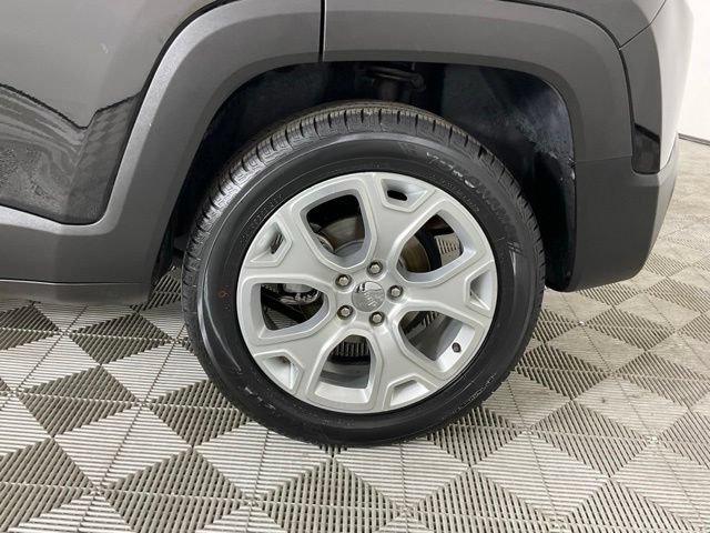 Used 2017 Jeep Renegade Limited AWD/4WD image 8