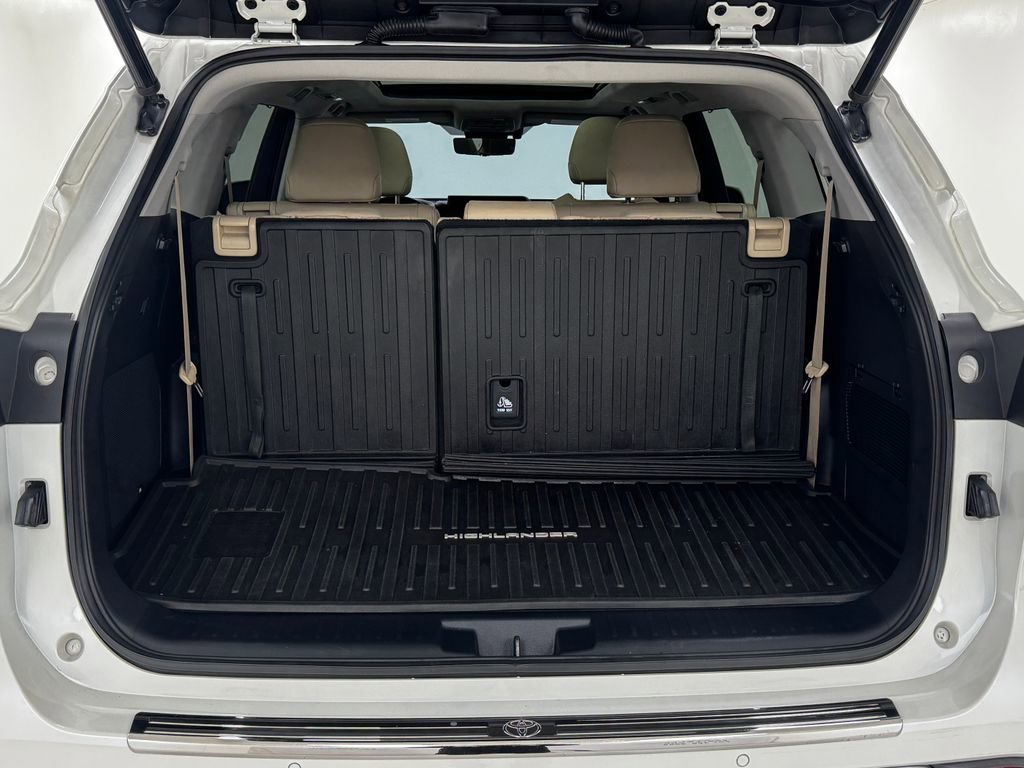 Used 2020 Toyota Highlander Platinum image 39
