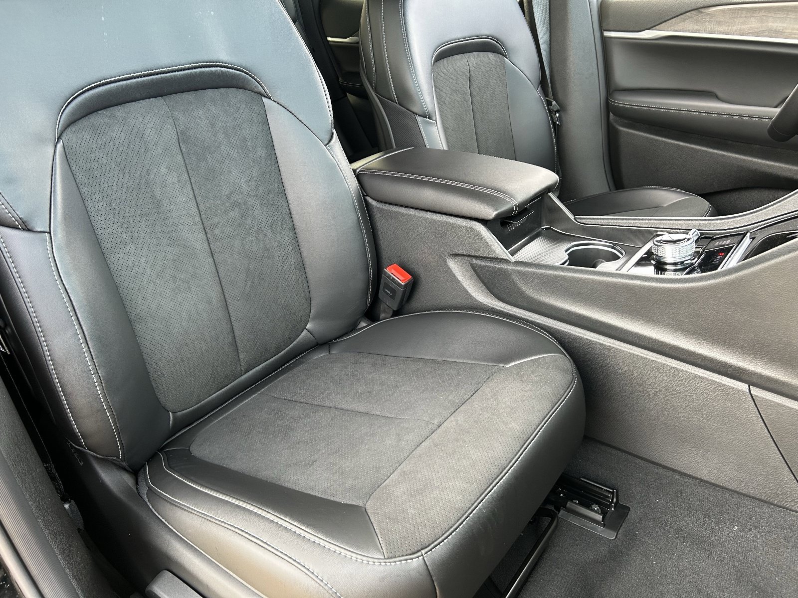 New 2026 Jeep Grand Cherokee Altitude AWD/4WD image 7