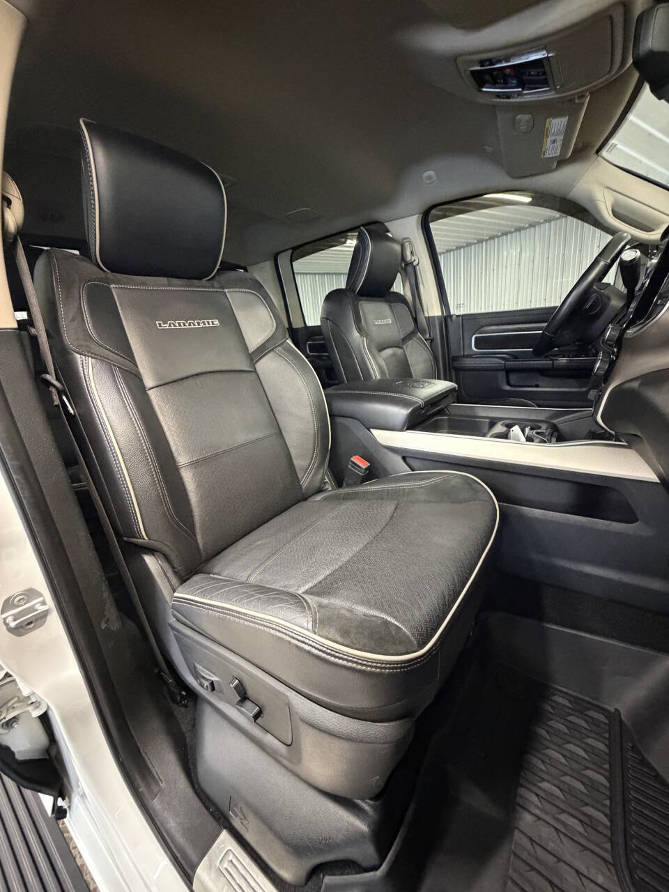 Used 2019 RAM 3500 Laramie image 30