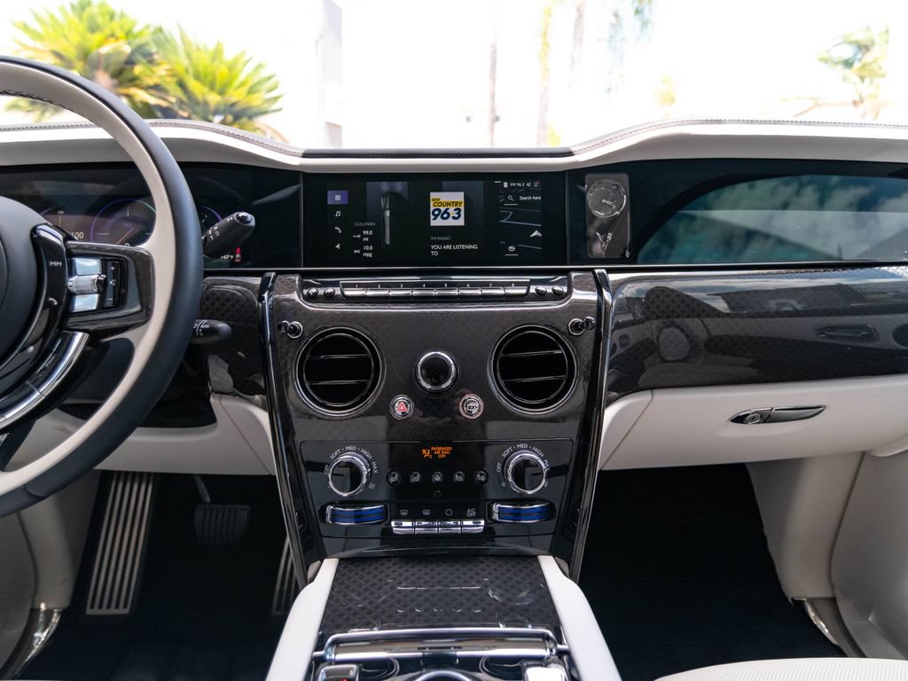 Used 2025 Rolls-Royce Cullinan Black Badge AWD/4WD image 35