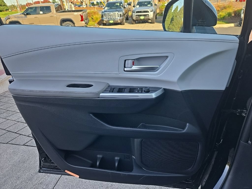 New 2026 Toyota Sienna XLE AWD/4WD image 17