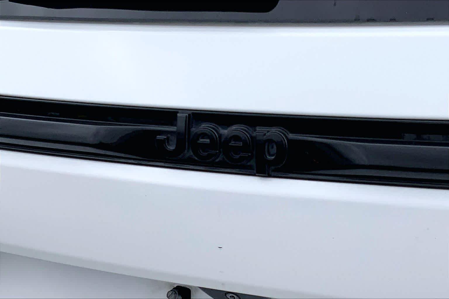 Used 2022 Jeep Grand Cherokee Altitude AWD/4WD image 43