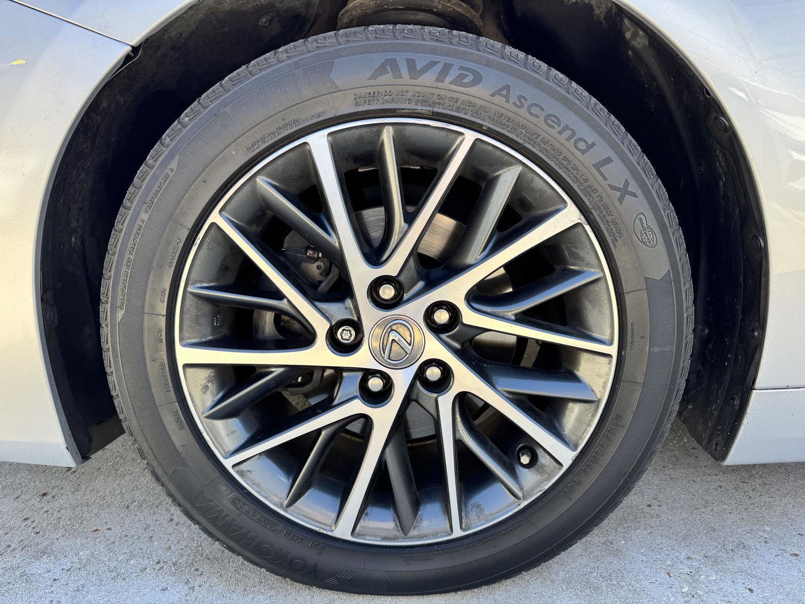 Used 2018 Lexus ES 350 w/ Luxury Package w/Wood Trim image 4