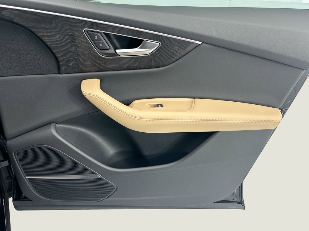 Used 2025 Audi Q8 Premium Plus image 24