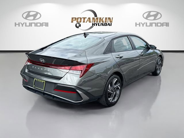 Certified 2025 Hyundai Elantra Sport FWD image 5