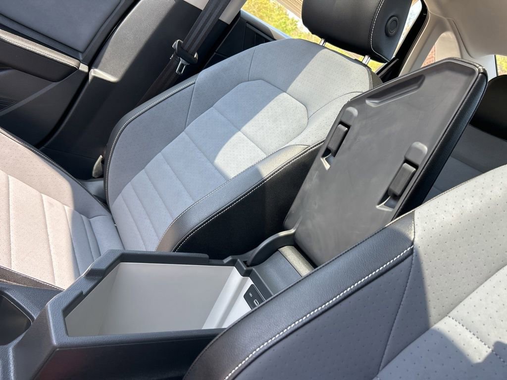 Used 2025 Volkswagen Jetta SE w/ Sunroof Package FWD image 41