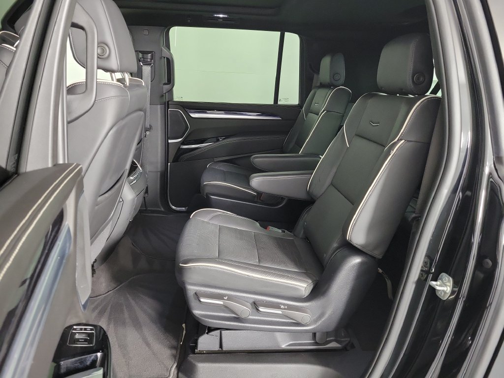 Used 2025 Cadillac Escalade ESV Sport AWD/4WD image 13
