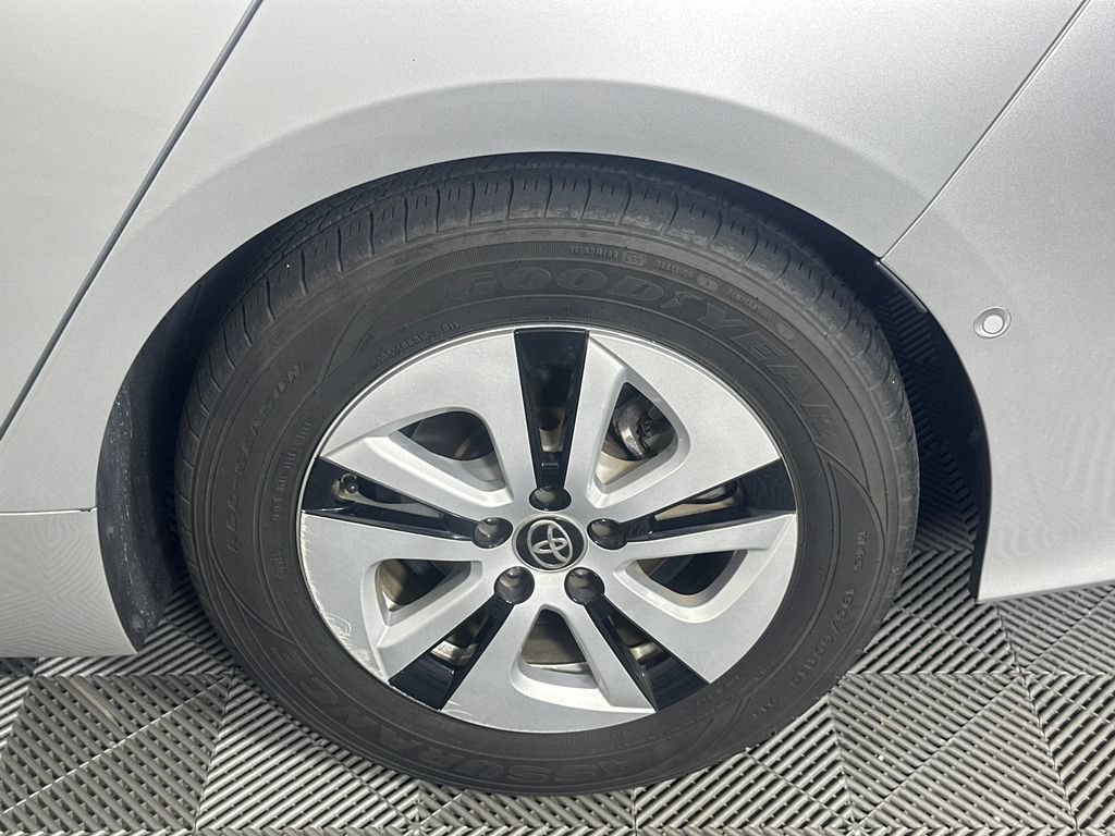 Used 2017 Toyota Prius Prime Advanced FWD image 19