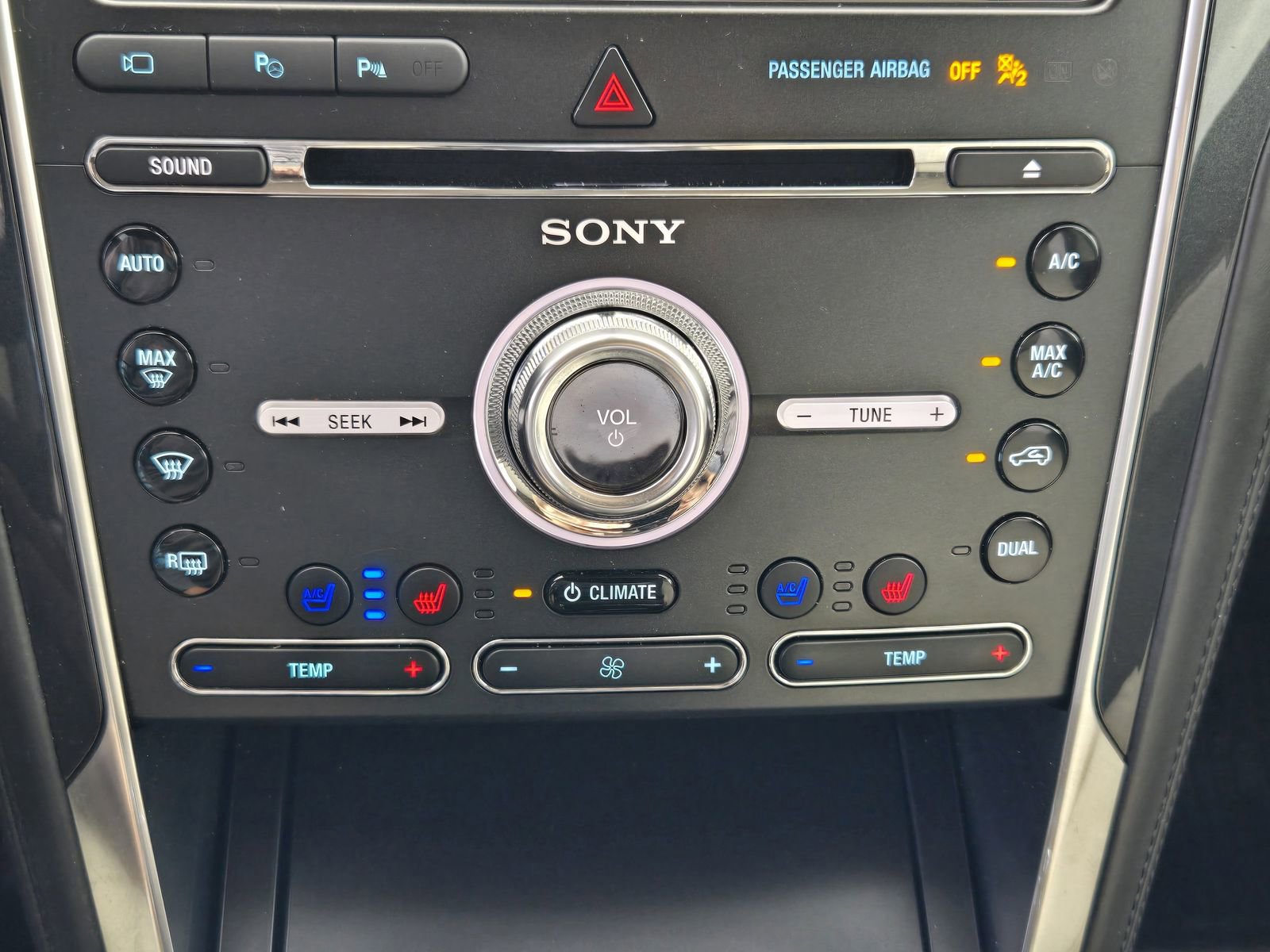 Used 2018 Ford Explorer Platinum image 18