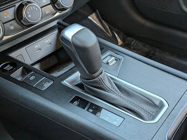 Used 2025 Nissan Kicks SV image 12