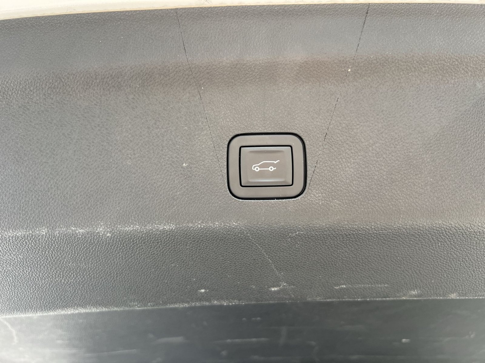 Used 2025 Chevrolet Tahoe Z71 AWD/4WD image 28