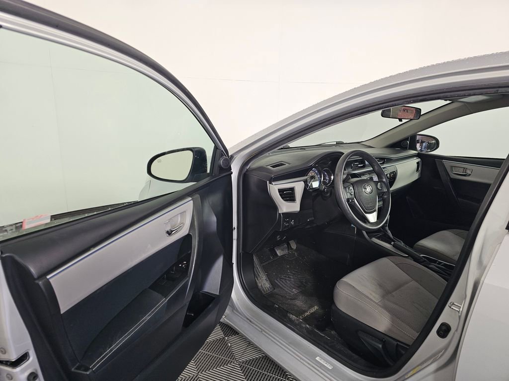 Used 2016 Toyota Corolla LE image 21