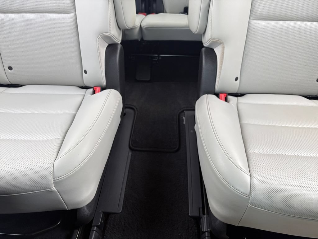 Used 2024 Kia Telluride S FWD image 2