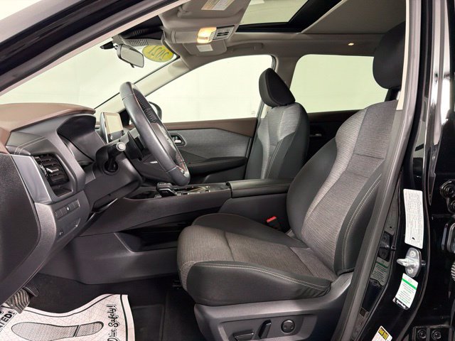 Used 2021 Nissan Rogue SV FWD image 24