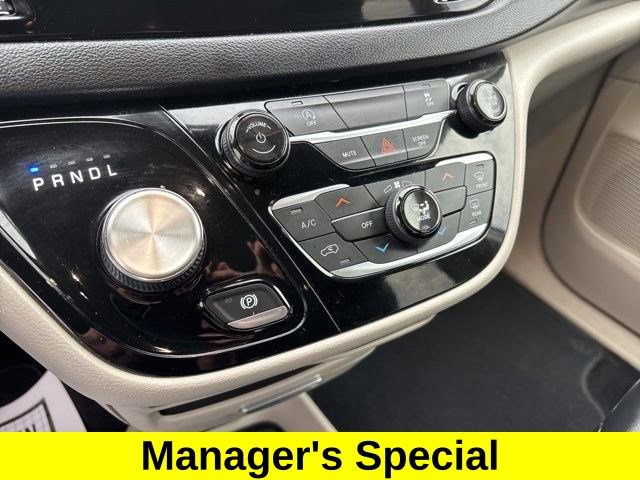 Used 2020 Chrysler Voyager Lxi image 24