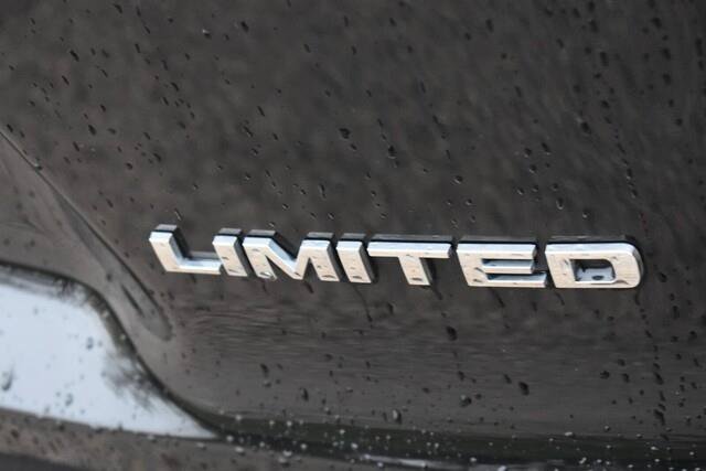 Used 2019 Jeep Cherokee Limited w/ Luxury Group AWD/4WD image 19