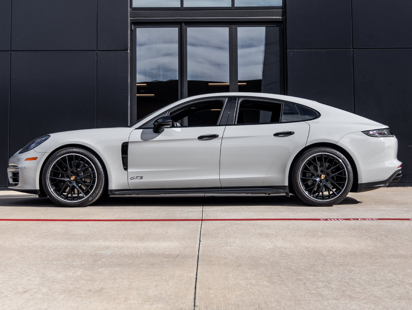 Certified 2022 Porsche Panamera GTS w/ Premium Package AWD/4WD image 2
