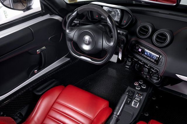 Used 2019 Alfa Romeo 4C Spider RWD image 43