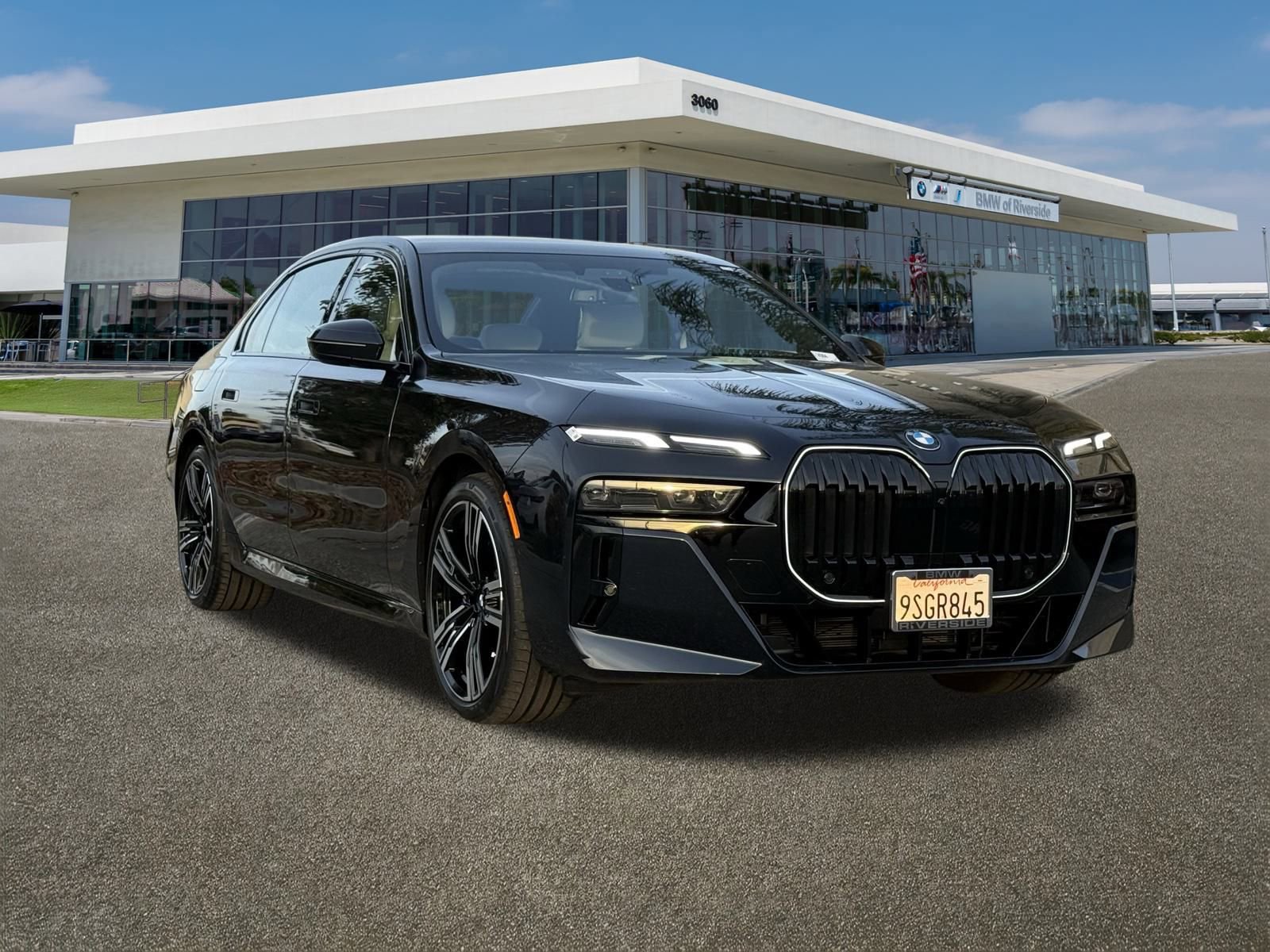 Used 2025 BMW 760i xDrive image 2