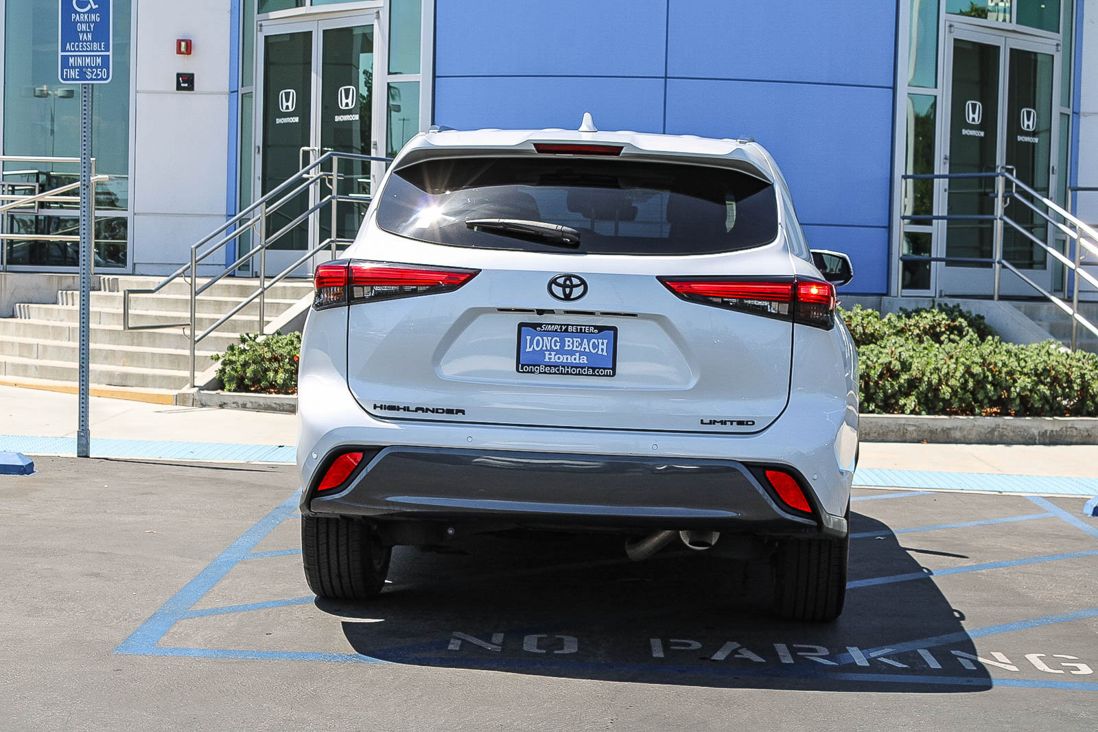 Used 2023 Toyota Highlander Limited FWD image 8