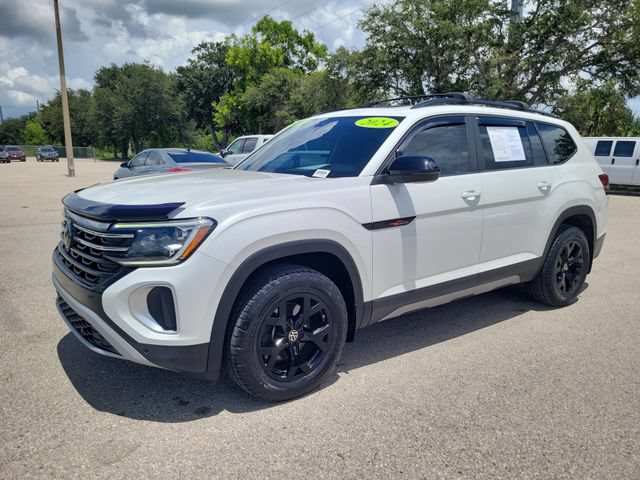 Used 2024 Volkswagen Atlas Peak Edition SEL AWD/4WD image 2