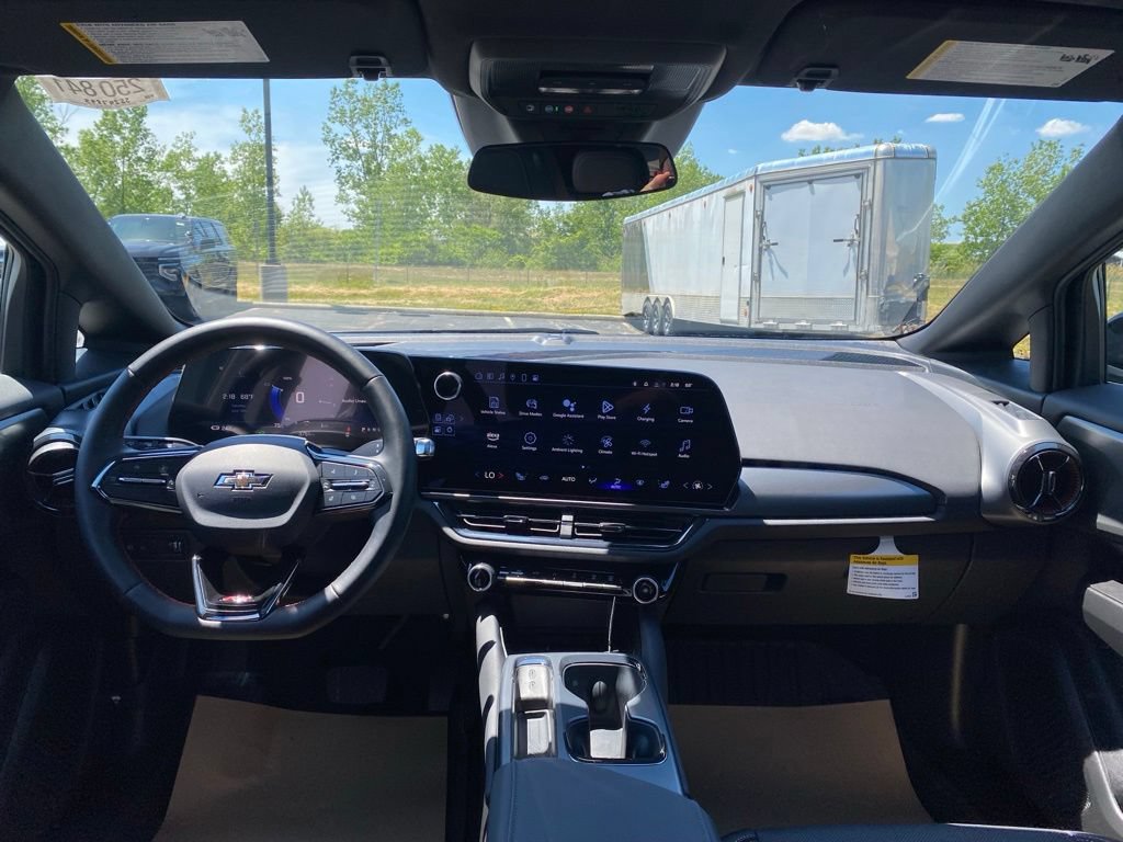 New 2025 Chevrolet Equinox EV RS FWD image 21