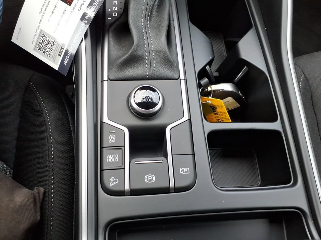 Certified 2026 Kia Sorento LX FWD image 19