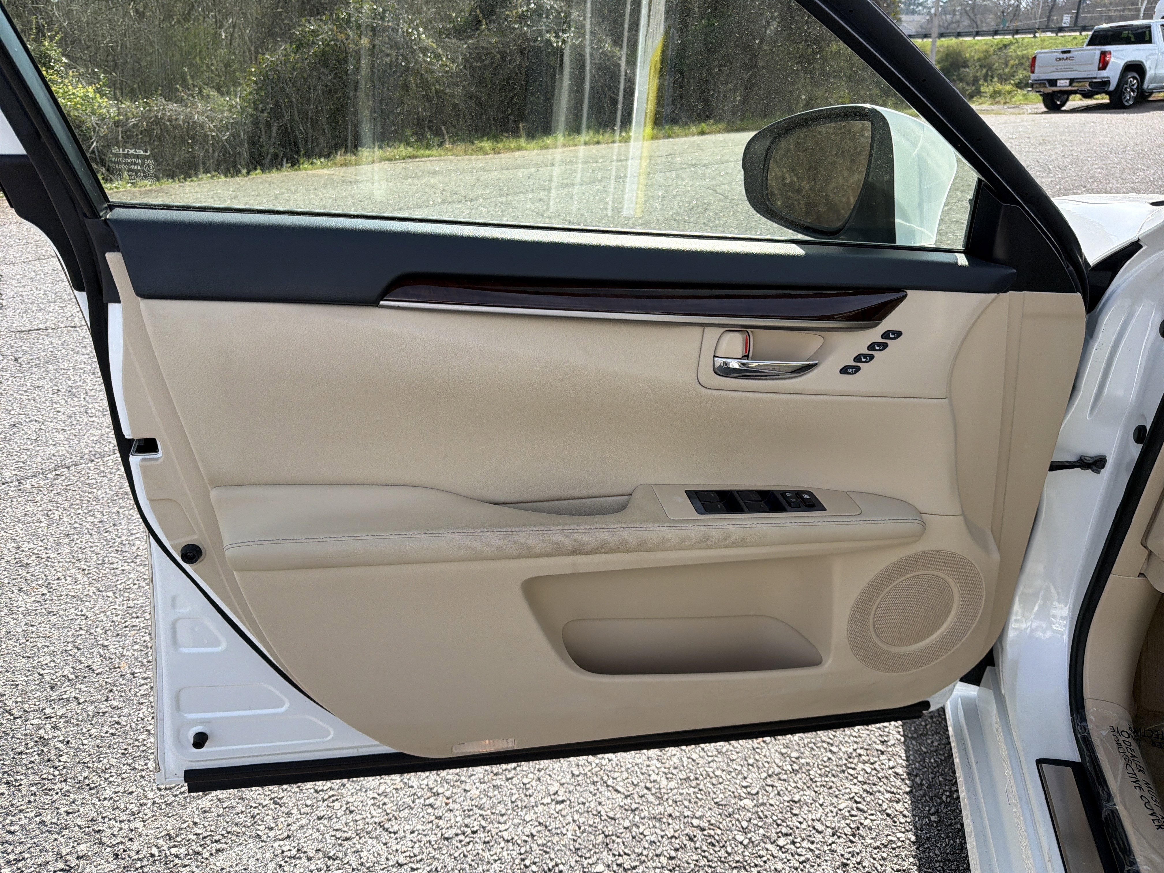 Used 2014 Lexus ES 350 4dr Car w/ Premium Package image 12