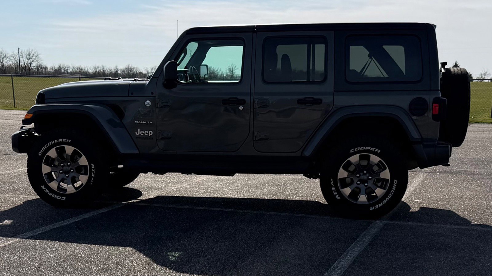 Used 2018 Jeep Wrangler Unlimited Sahara image 10