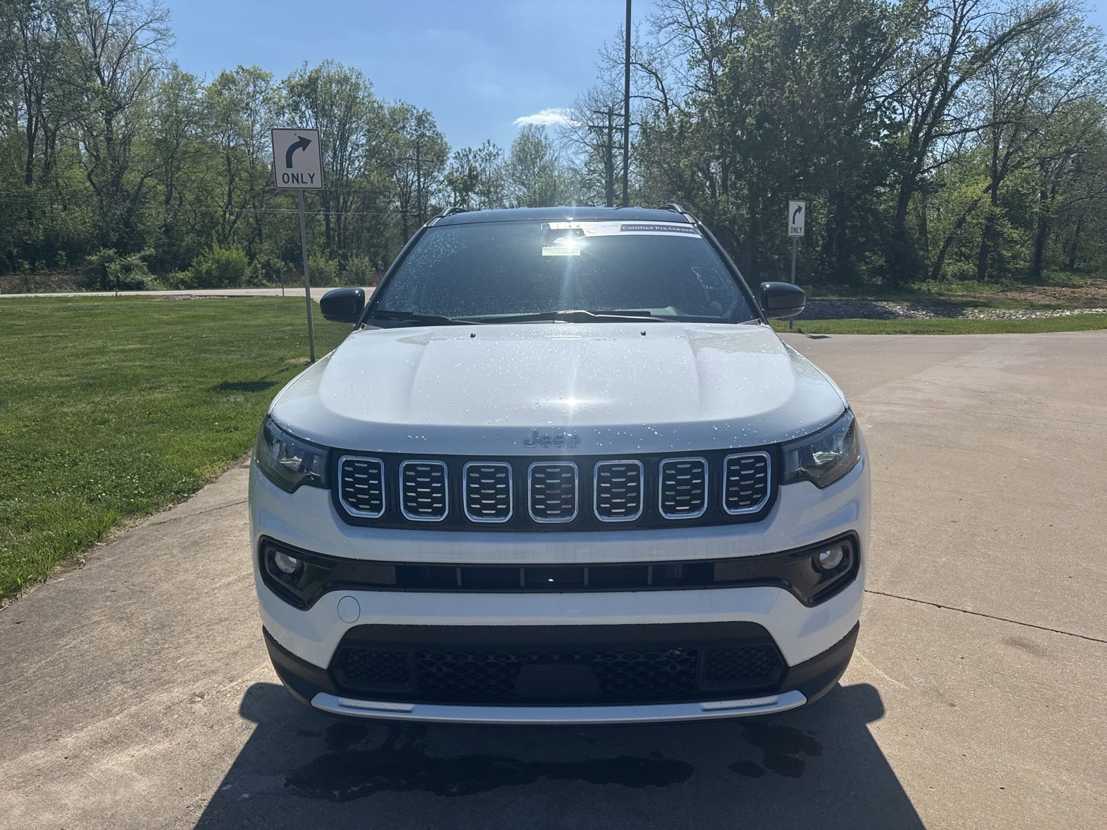 Used 2024 Jeep Compass Limited AWD/4WD image 2