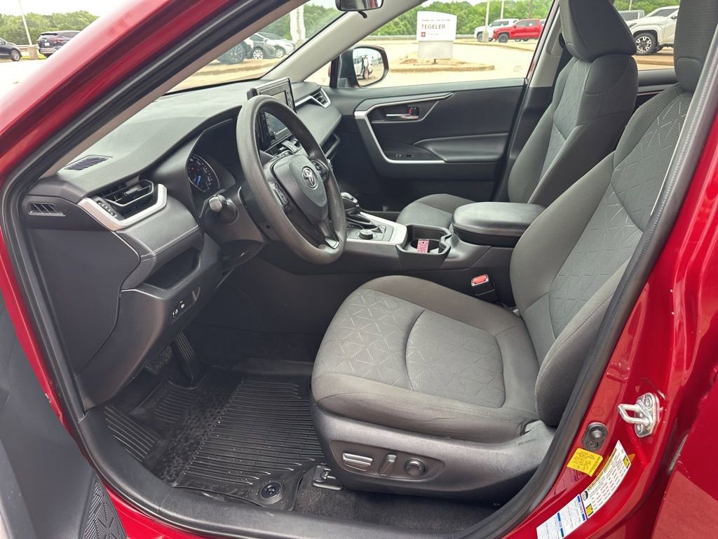 Used 2021 Toyota RAV4 XLE AWD/4WD image 15