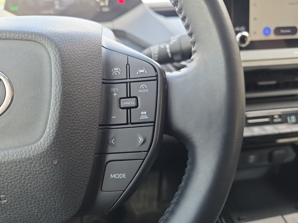 Used 2024 Toyota Prius LE AWD/4WD image 20