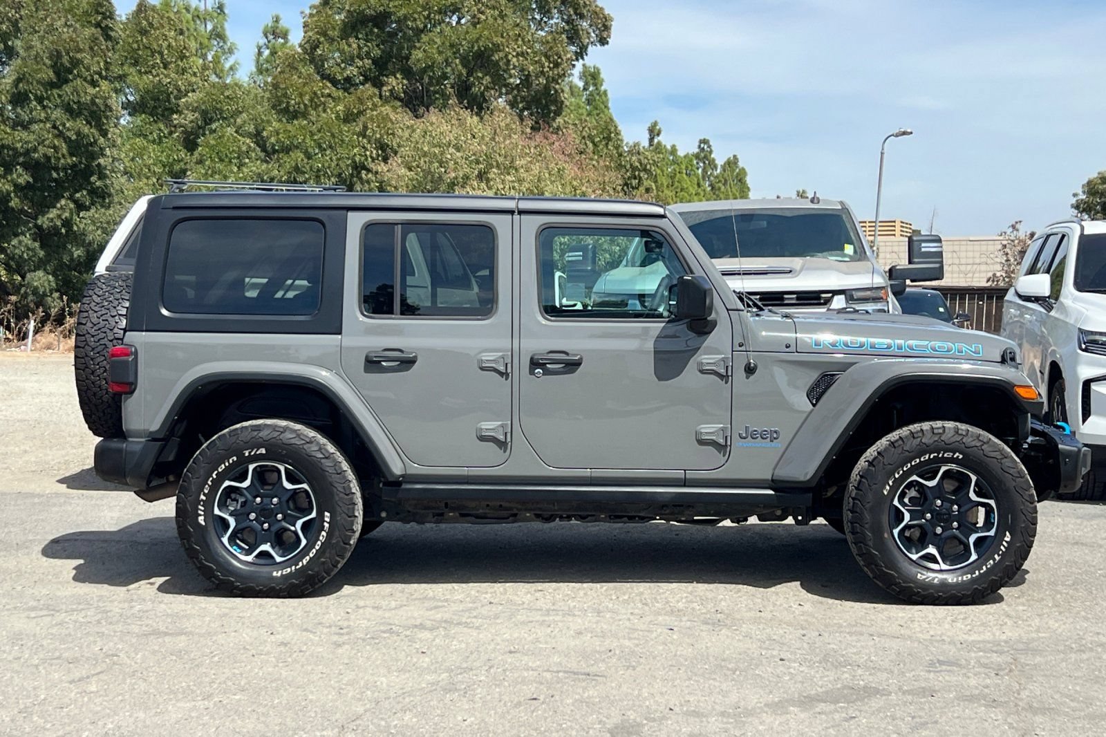 Used 2023 Jeep Wrangler Unlimited Rubicon 4xe w/ Steel Bumper Group AWD/4WD image 3