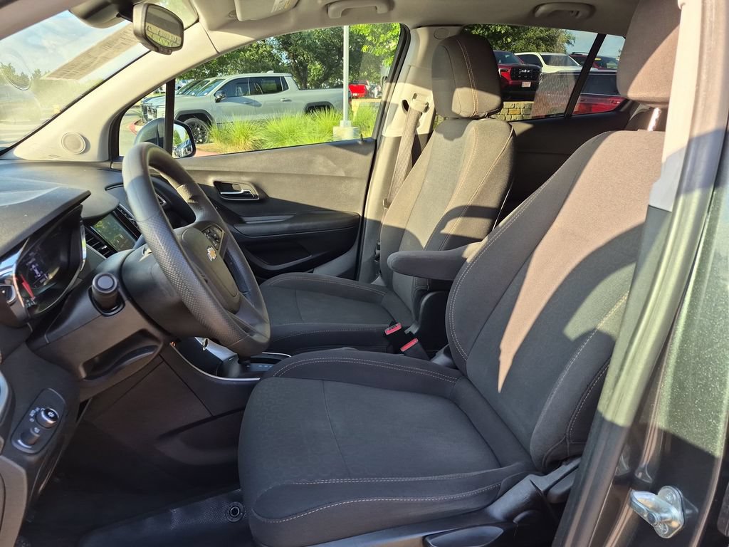 Used 2020 Chevrolet Trax LS w/ Tint and Cruise Package FWD image 19