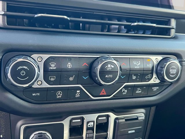 Used 2024 Jeep Wrangler Unlimited Sahara w/ Safety Group AWD/4WD image 27