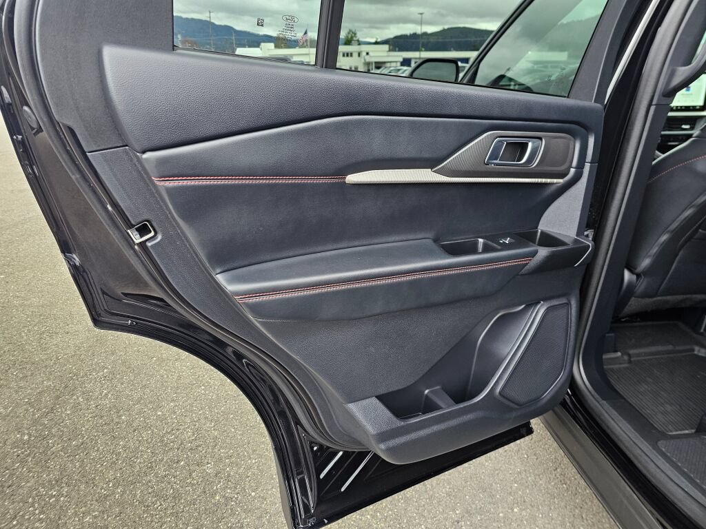Certified 2025 Ford Explorer ST-Line AWD/4WD image 12