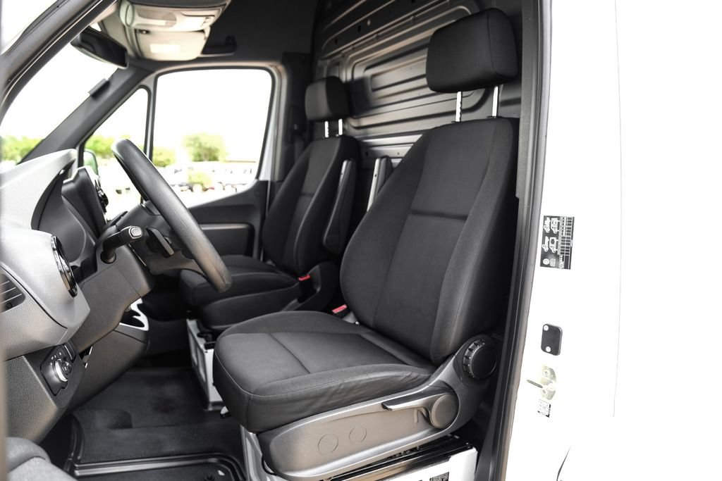 Used 2019 Mercedes-Benz Sprinter 170 Cargo image 25
