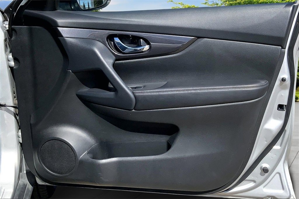 Used 2019 Nissan Rogue SV w/ Premium Package image 27